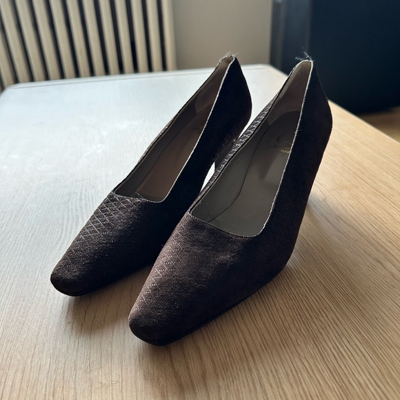 Vintage Christian Dior Elegant Suede Brown Kitten Heels - Picture 3 of 10